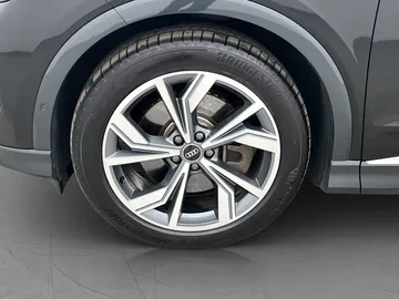 Car image 32