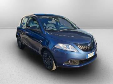 Car image 2