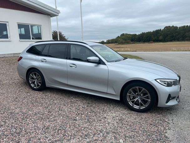 BMW 330 e Touring Sport Line Steptronic 216 kW image number 3