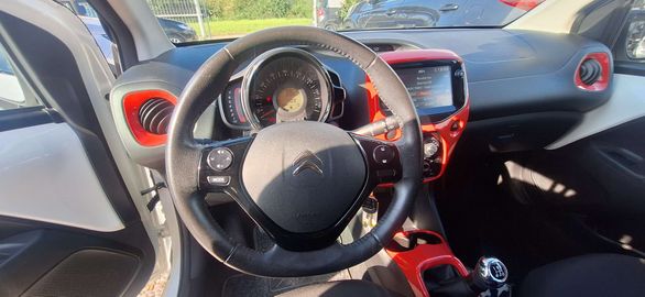 Car image 12