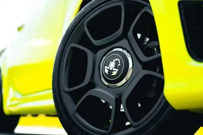 Car image 25