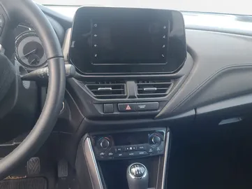 Car image 12
