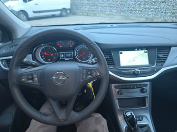 Car image 12