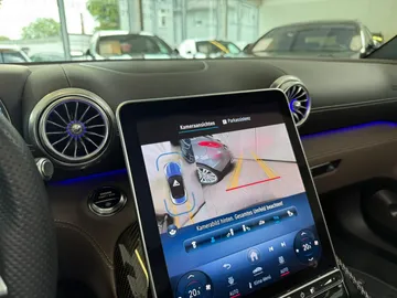 Car image 30