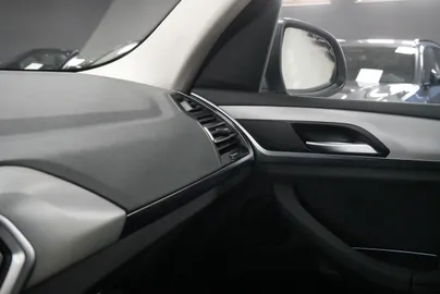 Car image 36