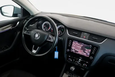 Car image 30