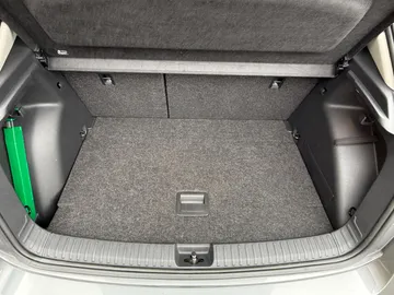 Car image 29