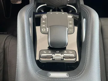 Car image 36