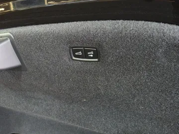 Car image 39