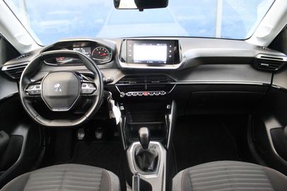 Car image 11