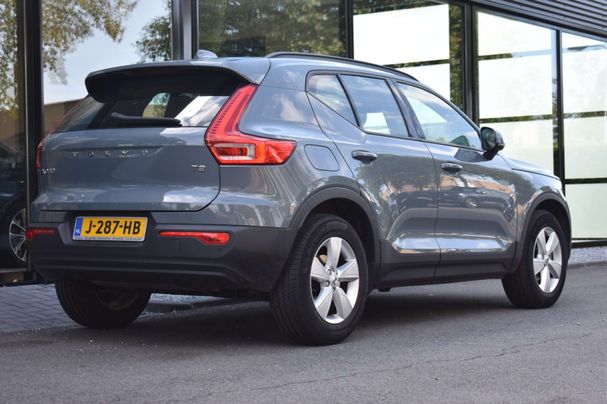 Volvo XC40 T2 Momentum 95 kW image number 3