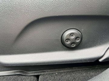 Car image 32