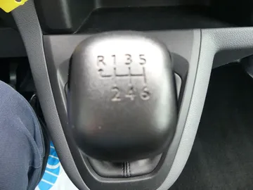 Car image 27