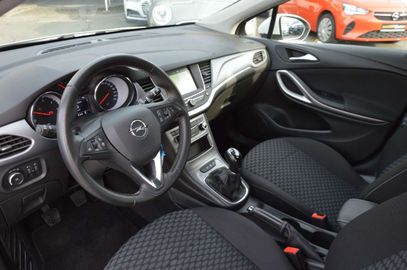 Car image 10