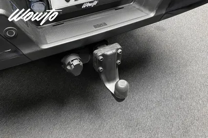 Car image 26