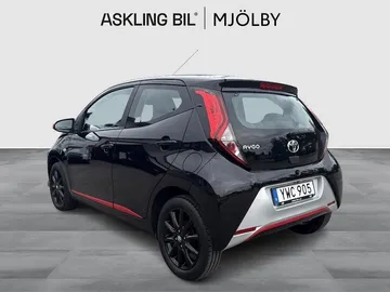 Car image 4