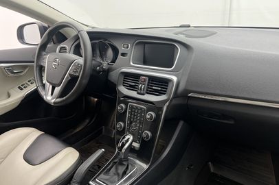 Car image 26