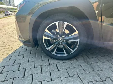 Car image 22