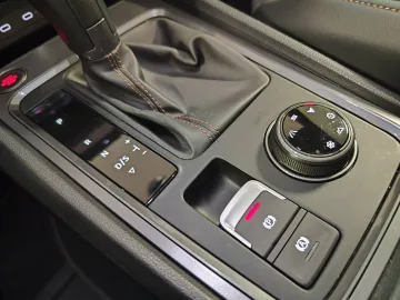 Car image 34