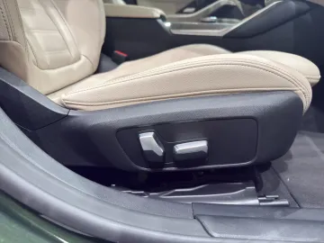Car image 34