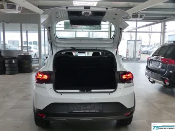 Car image 28