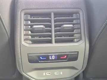 Car image 38