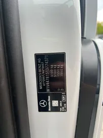 Car image 34