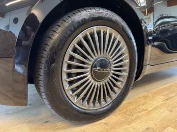 Car image 17