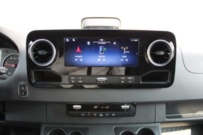 Car image 33