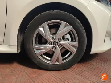 Car image 23