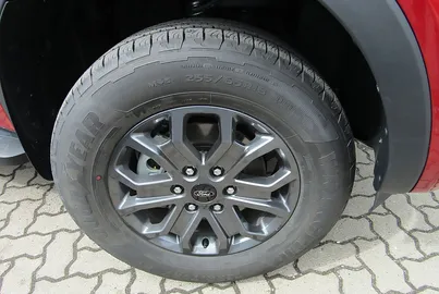 Car image 25