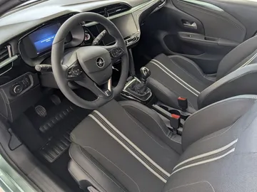 Car image 30