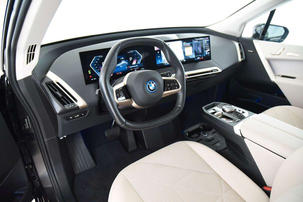 BMW iX xDrive40 240 kW image number 6