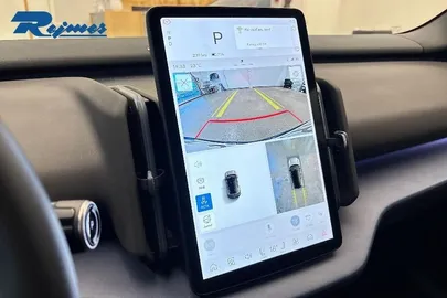 Car image 22