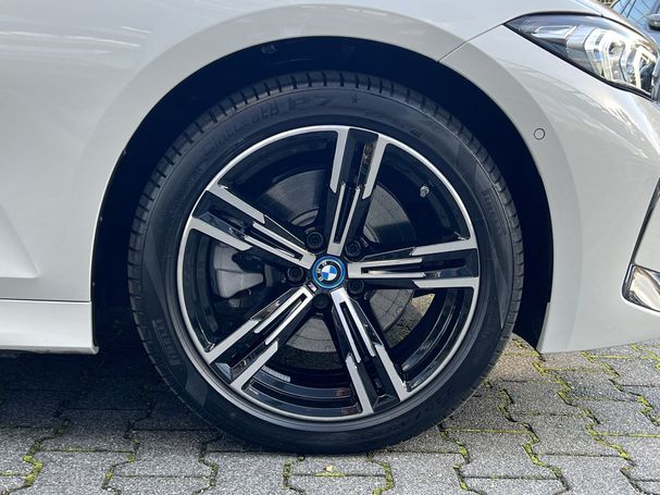 BMW 330e Touring 215 kW image number 17