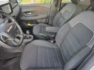 Car image 21