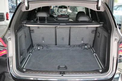 Car image 27