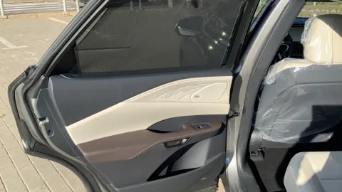 Car image 40