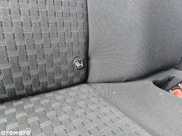 Car image 32