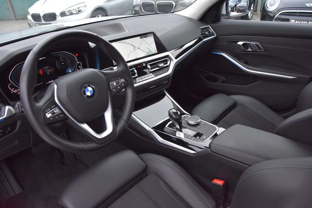 BMW 330i 215 kW image number 4