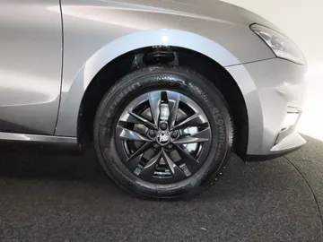 Car image 24