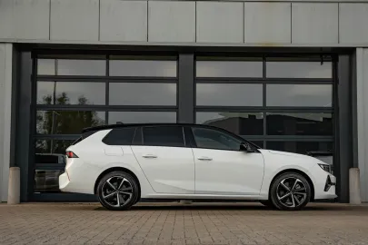 Car image 30