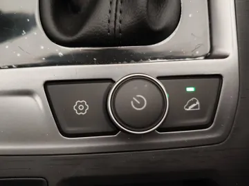 Car image 40