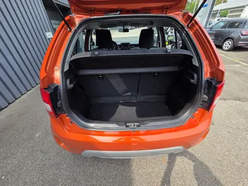 Car image 12
