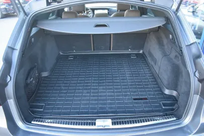Car image 32