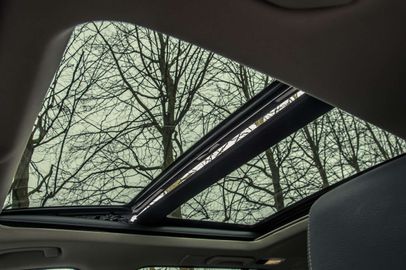 Car image 33