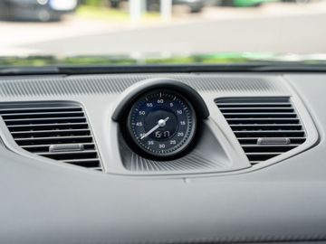 Car image 36