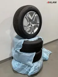 Car image 30