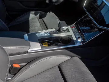 Car image 25