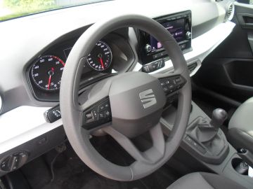 Car image 11